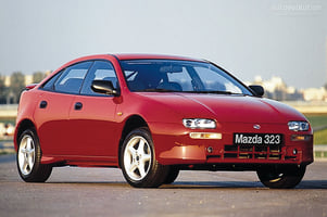 MAZDA323F-922_2.jpg