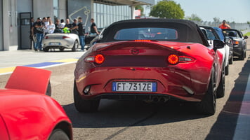 Mazda_MX-5_Guinness_World_Record_013_highres.jpg