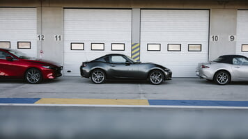 Mazda_MX-5_Guinness_World_Record_025_highres.jpg