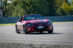 Mazda_MX-5_Guinness_World_Record_037_highres.jpg