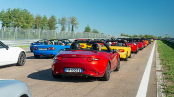 Mazda_MX-5_Guinness_World_Record_071_highres.jpg