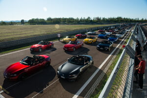 Mazda_MX-5_Guinness_World_Record_073_highres.jpg