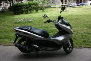 Honda PCX 125 2010.JPG