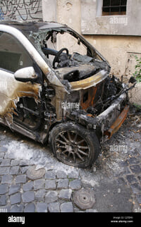 burned-smart-car-in-street-in-trastevere-district-rome-italy-C2TD45.jpg