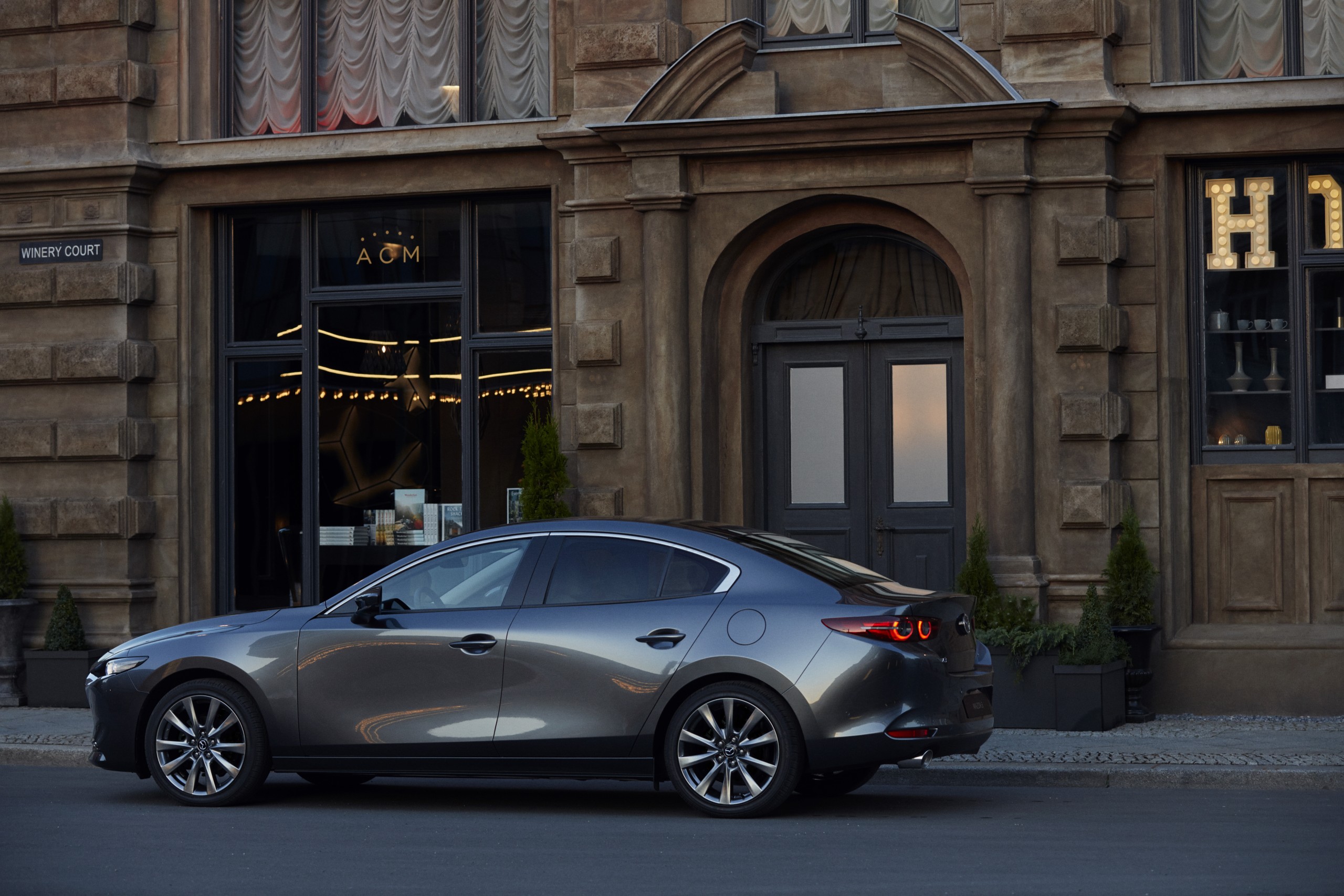 19_All-New-Mazda3_SDN_EXT_5